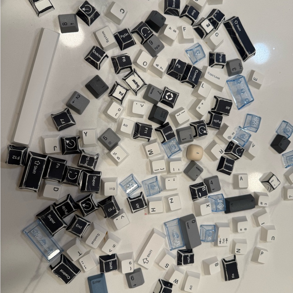 Source Unknown Mixed Color Keyboard Keycaps - Picture 2 of 8